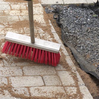 Fliserne skrider: Fej diagonalt på fugerne Fliserne skrider: Fej diagonalt på fugerne